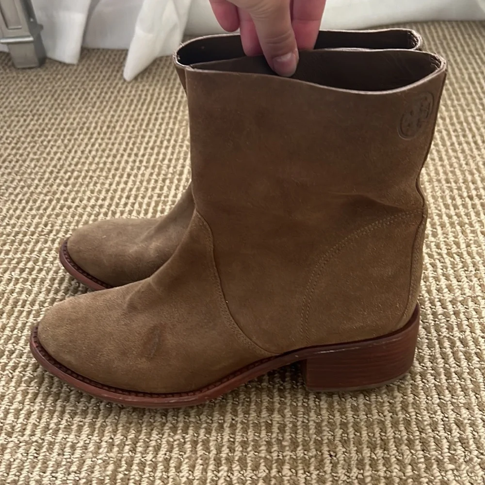 Boots - Picture 3 of 4